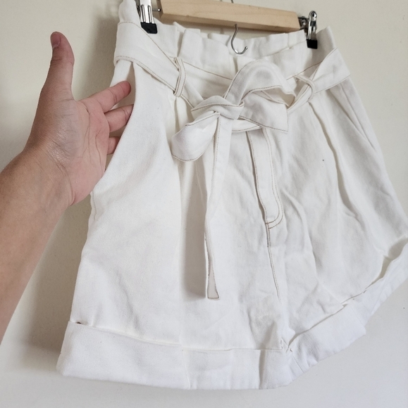 Jacquie the Label White Paperbag Super High-Rise Belted Shorts size Large - Picture 2 of 6
